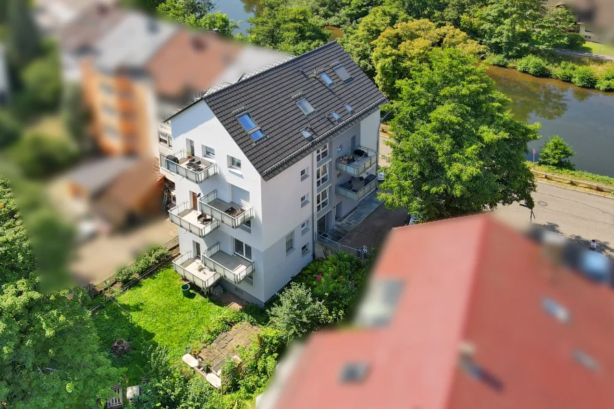 Blick mit Drohne Gartenseite - Wohnung kaufen in Pforzheim - Sie suchen eine tolle Raumaufteilung im Erdgeschoss? Hier ist Sie!