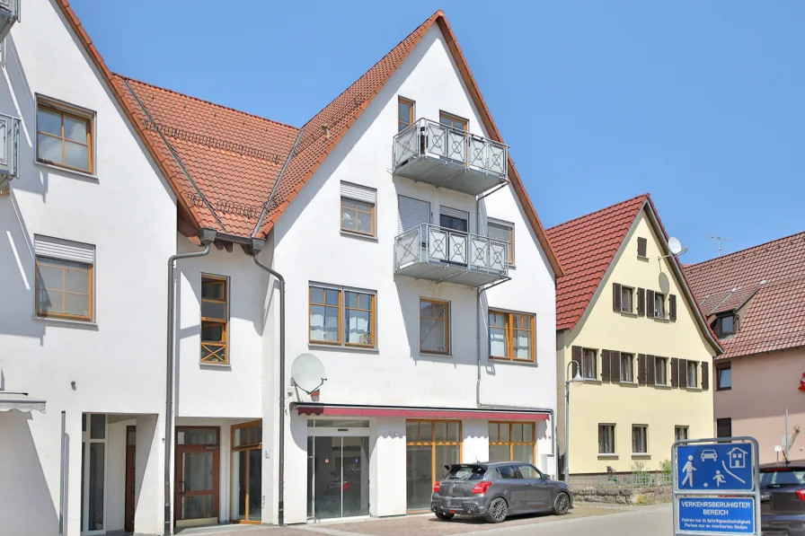 Außenansicht - Wohnung kaufen in Gechingen - Kapitalanleger aufgepasst ! Gemütliche 2 Zimmer-Wohnung im Herzen von Gechingen sucht Sie!