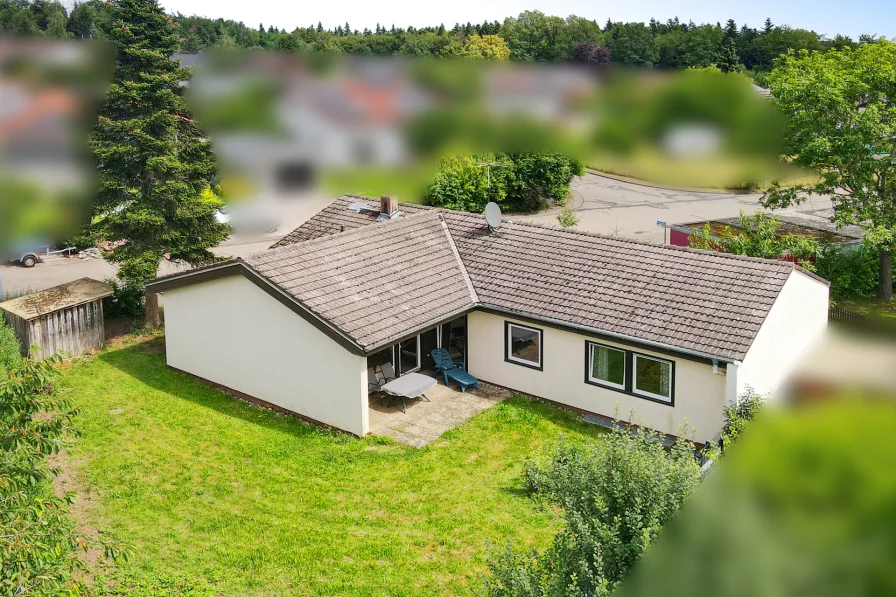 Ansicht - Haus kaufen in Schömberg - Viel, viel Haus fürs Geld! Und jede Menge Grün drum rum.