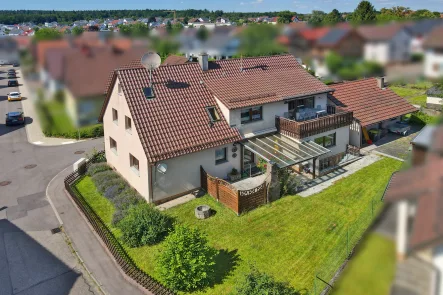 Vogelperspektive Richtung Norden - Haus kaufen in Tiefenbronn - Familiendomizil mit vielen Zimmern und großem Garten in toller Wohnlage wartet auf Sie!