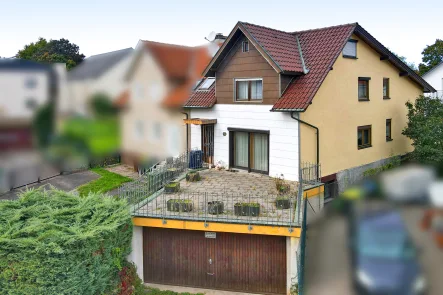 Ansicht Haus - Haus kaufen in Birkenfeld - Eine charmante Doppelhaushälfte mit Geschichte und großem Garten – Ihr Traumhaus in Birkenfeld