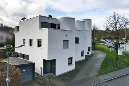 Eingang - Haus kaufen in Pforzheim / Sonnenhof - Exklusives Reihenendhaus mit atemberaubender Aussicht und erstklassigem Energiestandard A