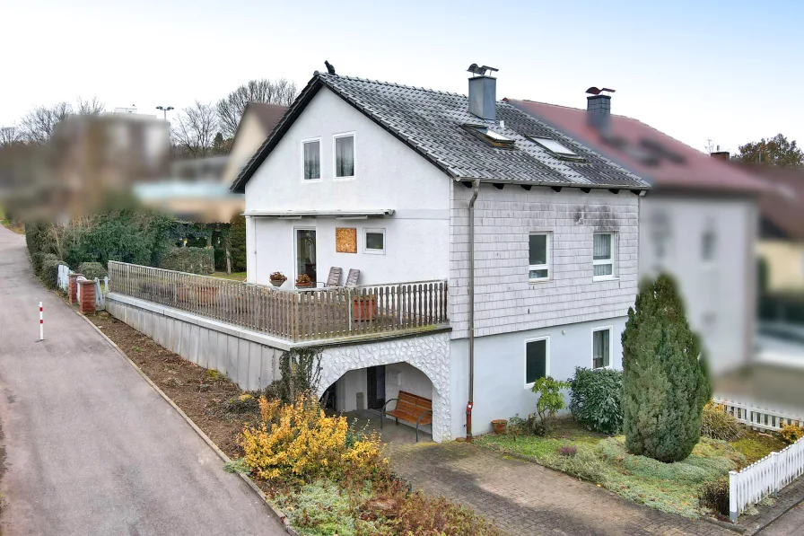 Titelbild - Haus kaufen in Pforzheim / Würm - Charmante Doppelhaushälfte in Pforzheim-Würm – Ihr neues Zuhause mit Potenzial!