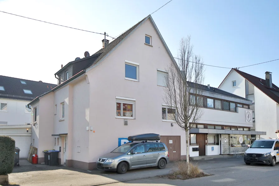 Ansicht von der Seite - Haus kaufen in Waiblingen/Beinstein - Charmantes Mehrfamilien- & Geschäftshaus mit Potenzial in Waiblingen-Beinstein