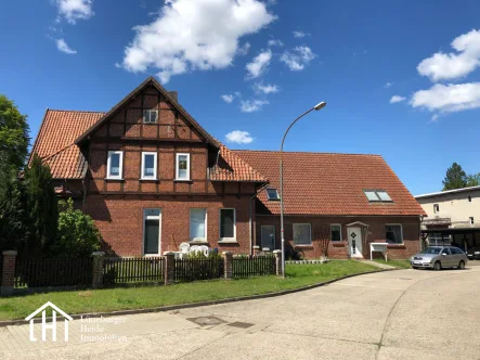 Hausansicht - Wohnung mieten in Uelzen / Groß Liedern - renovierte 2-Zimmer Erdgeschosswohnung mit Terrasse!