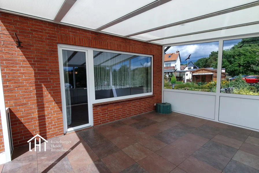 Terrasse - Haus kaufen in Bad Bevensen / Medingen - **Provisionsfrei** Doppelhaushälfte mit neuer Heizung zu verkaufen