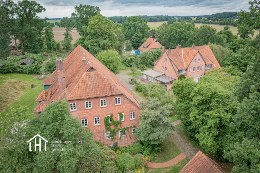 Außenansicht - Haus kaufen in Hermannsburg - **Resthof mit vielseitigen Nutzungsmöglichkeiten in Südheide zu verkaufen**