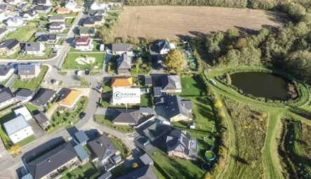 Luftaufnahme - Haus kaufen in Süderbrarup - Innovativer Bungalow für nachhaltiges Wohnen