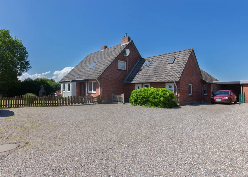 Außenansicht - Haus kaufen in Brodersby - Mehrfamilienhaus mit drei Wohneinheiten direkt an der Ostsee