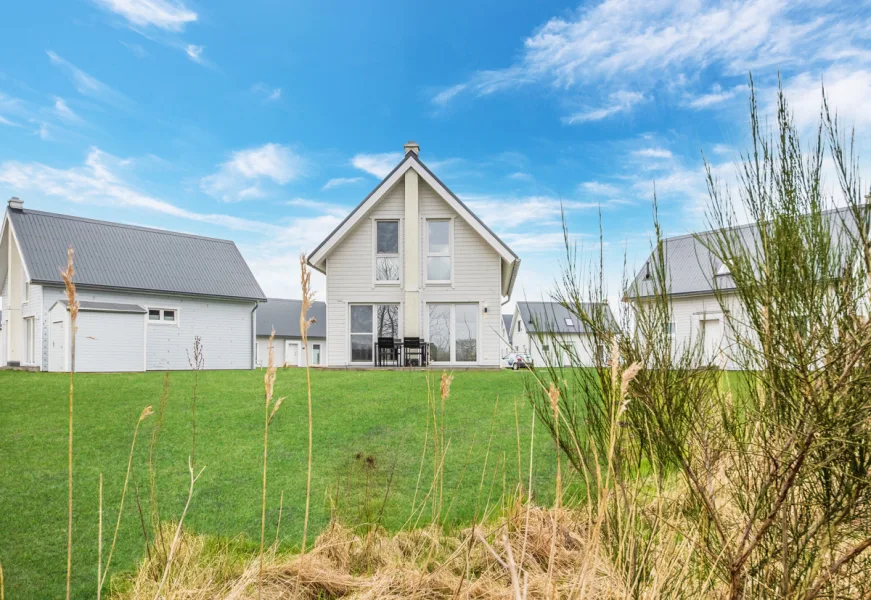 Rückansicht - Haus kaufen in Kappeln/Olpenitz - Ausblick zum Träumen: Exklusives Ferienhaus in einzigartiger Lage