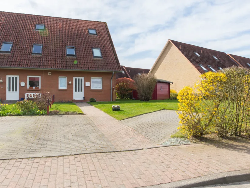 PKW-Stellplätze - Haus kaufen in Kappeln / Ellenberg - Ruhig gelegenes Reihenendhaus: Ihr perfektes Zuhause zum Entspannen
