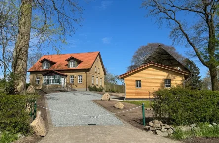 Grundstück - Haus mieten in Rabenkirchen-Faulück - Ehemaliges Pastoratsanwesen zur Miete: Frisch saniert mit großem Garten und stilvollem Carport!