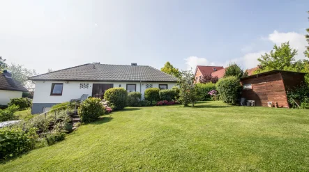 Vorgarten - Haus kaufen in Kappeln OT Sandbek - Ebenerdig Wohnen mit Traumgarten in Ostseenähe