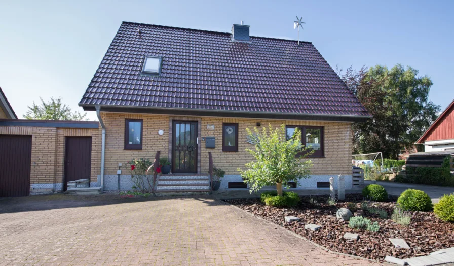 Frontansicht - Haus kaufen in Kappeln - Großzügig & Modern Wohnen mit herrlichem Garten