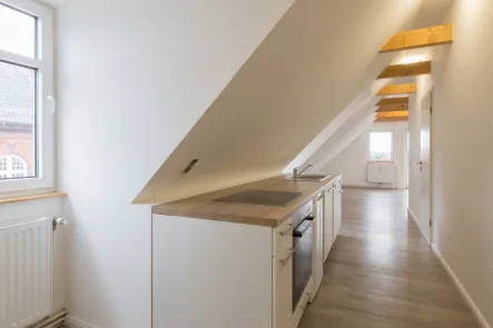 Küchenzeile - Wohnung mieten in Kappeln - Helle Dachgeschosswohnung mit fantastischem Schleiblick vom Sonnenbalkon