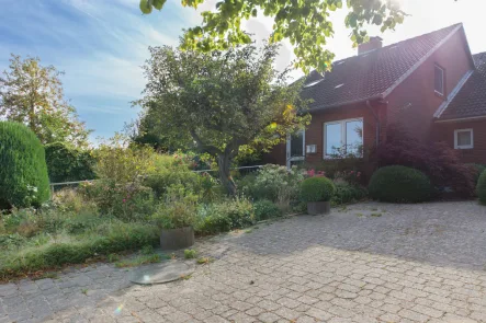 Außenansicht - Haus mieten in Kappeln / Olpenitz - Lichtdurchflutete Doppelhaushälfte mit kleinem Garten