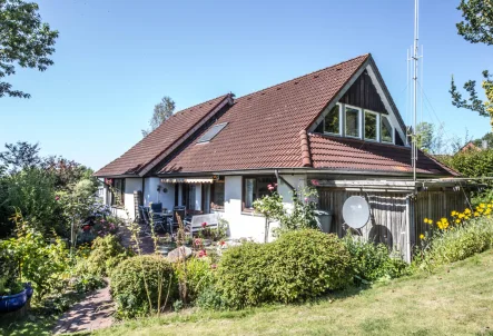 Rückansicht - Haus kaufen in Handewitt - - reserviert - Großes Einfamilienhaus in idyllischer Hanglage