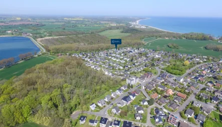 Luftaufnahme - Haus kaufen in Maasholm - Charmantes Mehrfamilienhaus mit vielseitigen Nutzungsmöglichkeiten