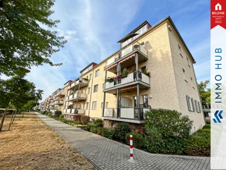 Rückansicht Gebäude - Wohnung kaufen in Dresden - ++Kaufpreisreduzierung++ - Südwestbalkon - Maisonette-Wohnung - idyllische Lage