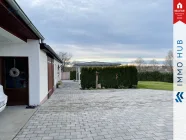 Blick von Carport in Richtung pool 