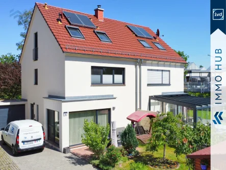 Hausansicht - Haus kaufen in Leipzig - ++ Garage, Einbauküche, Kamin, Solarthermie! Ihre neue Familienoase im Leipziger Südosten ++