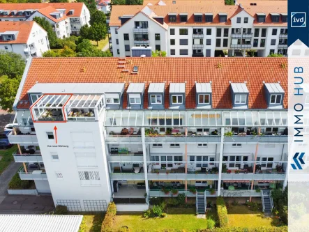 Hausansicht - Wohnung kaufen in Leipzig - ++ 4,3% IST-Rendite, West-Balkon, Aufzug! Charmante 3-Zimmer Wohnung am Kulkwitzer See ++