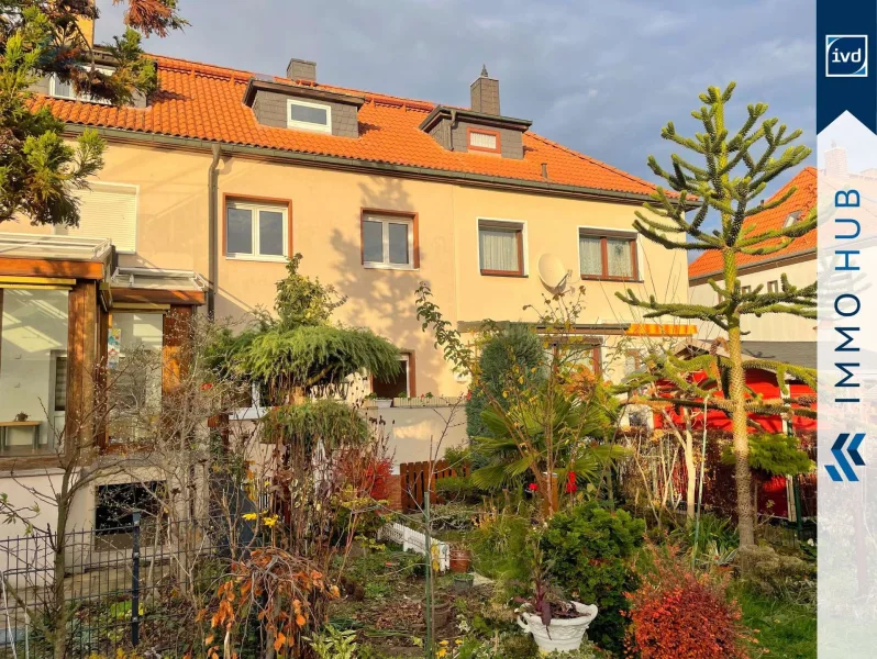 Garten und Rückansicht - Haus kaufen in Leipzig - ++ Verwirklichen Sie Ihren Traum vom Eigenheim. Wundervolles RMH mit Garage und Garten ++