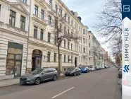 Haus- und Straßenansicht