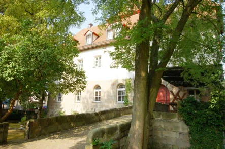 imposantes Schlossanwesen - Wohnung mieten in Kalchreuth - Herrschaftliche Beletage-Wohnung mit historischem Flair im repräsentativen Schloss Kalchreuth