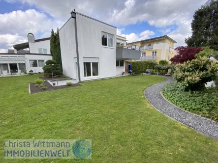 IMG_4146 (1) - Wohnung mieten in Ingolstadt - Top-Lage-Ingolstadt- EG mit wunderbarem Garten, 2 ZKB ca. 75 qm, sehr ruhig gelegen