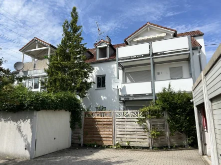 Südseite des Gebäudes - Wohnung mieten in Stadtbergen - Attraktive 2 ZKB mit Süd-Balkon in Leitershofen - günstig zur Uni-Klinik