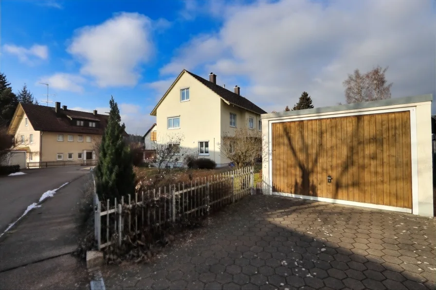 Ansicht Süd mit Garage