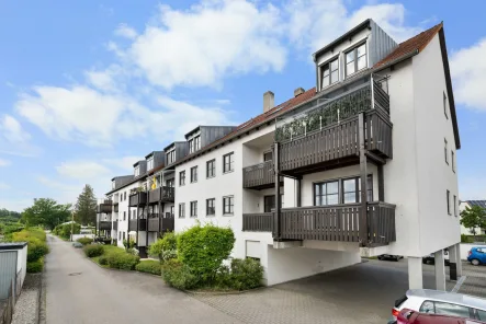 Außenansicht - Wohnung kaufen in Augsburg - Provisionsfrei: 2-Zimmer-Dachgeschosswohnung in Augsburg-Oberhausen