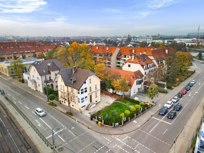 Ansicht Ecke Ulmerstraße/Kobelweg - Haus kaufen in Augsburg / Kriegshaber - Modernisiertes MFH (3 WE) in prominenter Lage in Augsburg-Kriegshaber