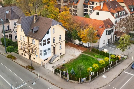 Ansicht Ecke Ulmerstraße/Kobelweg - Haus kaufen in Augsburg / Kriegshaber - Modernisiertes MFH (3 WE) in prominenter Lage in Augsburg-Kriegshaber