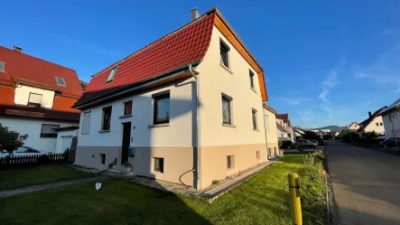 Frontansich - Haus kaufen in Riederich - Ob Eigennutzung oder Kapitalanlage - Ihr neues Zweifamilienhaus mit großem Grundstück