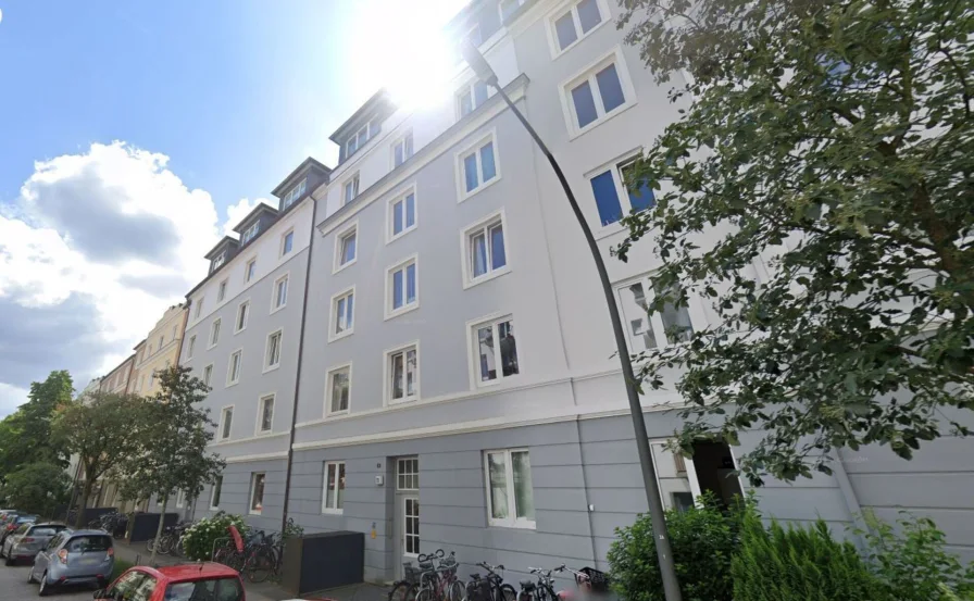 Ansicht von der Straße - Wohnung kaufen in Hamburg - Charmante Etagenwohnung mit Balkon im sanierten Altbau - Bestlage von Eppendorf