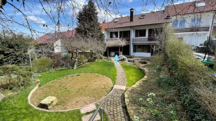 Außenansicht Hinterhaus mit gesamten Garten - Haus kaufen in Ostfildern - +++ 1 von 2 Häusern zu haben! Rohdiamant mit toller Aussicht! +++