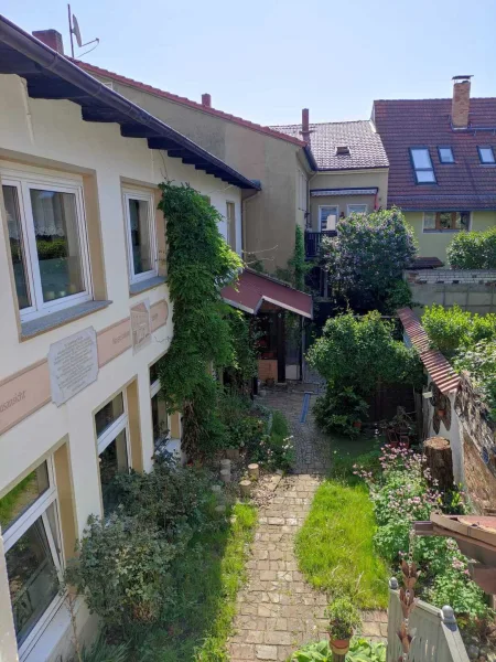 Blick auf Haupthaus - Haus kaufen in Hoyerswerda - Top Wohn- & Geschäftshaus in Altstadtlage