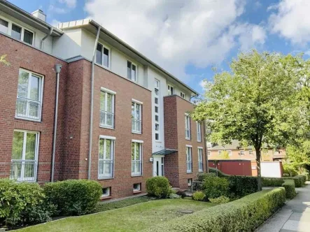 Haus Front.jpg - Wohnung kaufen in Hamburg - Traumhafte Etagenwohnung mit großzügiger Dachterrasse