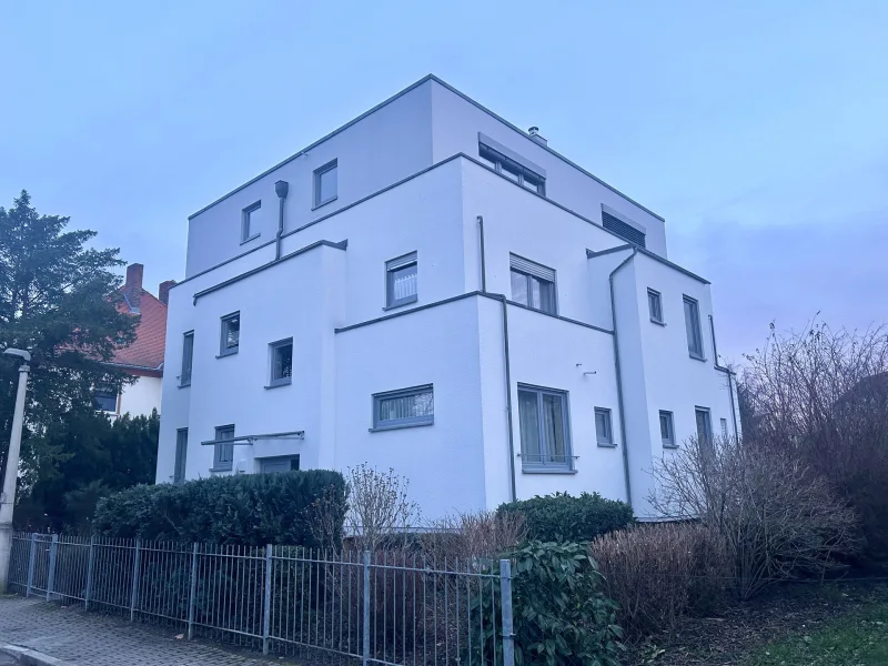 Außenansicht  - Wohnung kaufen in Halle (Saale) - Tolle Dachgeschosswohnung mit sonniger Terrasse in Halle-Kröllwitz!