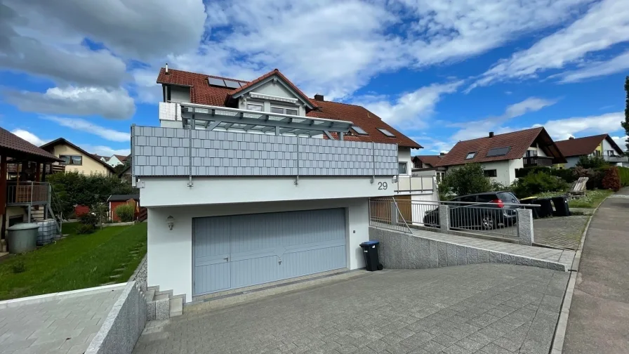 Haus Frontansicht - Haus kaufen in Mundelsheim - +++ ruhig gelegenes Zweifamilienhaus im absoluten Top-Zustand +++
