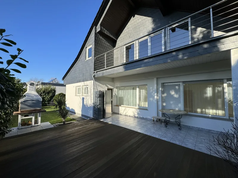 Titelbild - Haus kaufen in Odenthal - Bezugsfreies Zweifamilienhaus in ruhiger Lage von Odenthal