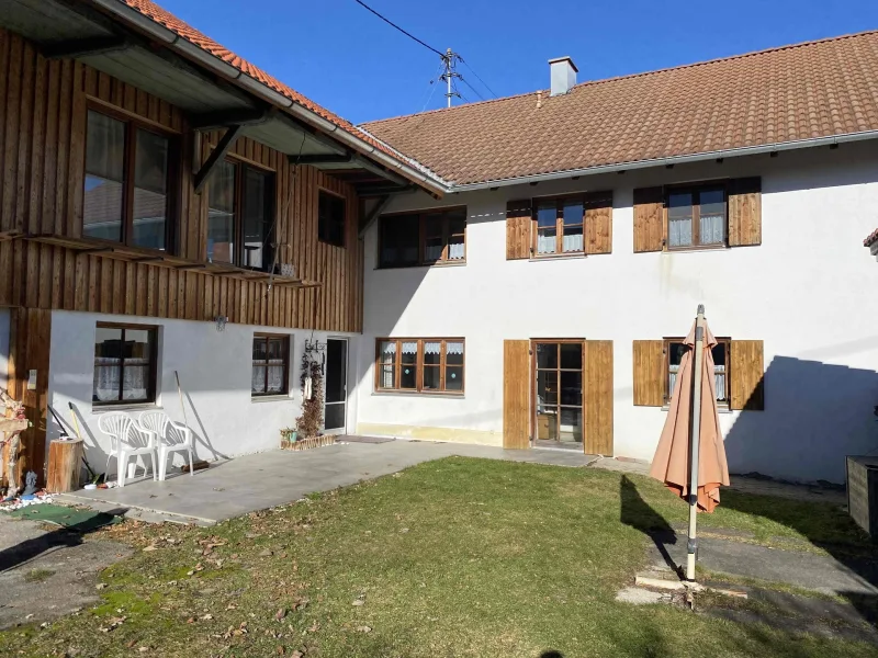 Außenansicht - Haus kaufen in Stöttwang - Charmantes Bauernhaus mit Potenzial