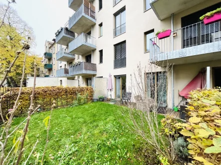 Eigener Garten - Wohnung mieten in Leipzig - Exklusive Hochparterre Wohnung mit Garten, Loggia und toller Wohngemeinschaft