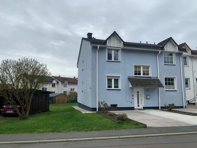 Vorderansicht - Haus kaufen in Grünberg - TOP-ANGEBOT! Schönes Zweifamilienhaus in Reinhardshain