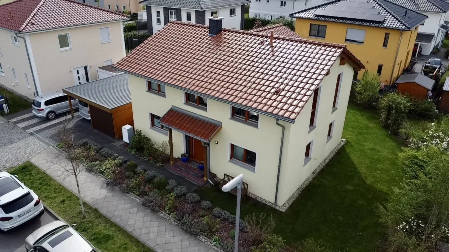 Hausansicht 1 - Haus kaufen in Französisch Buchholz / Berlin (B) - Freistehendes Einfamilienhaus mit moderner Ausstattung und großem Garten