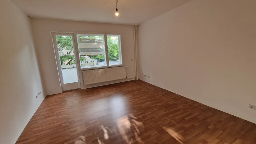 Wohnzimmer - Wohnung kaufen in Berlin Schöneberg - Moderne Traumwohnung: Kernsaniert & bezugsbereit!