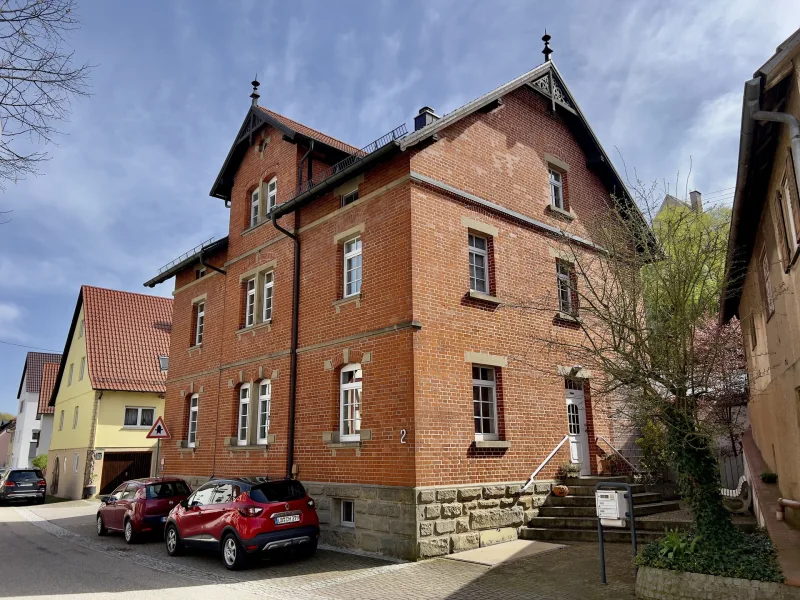 Außenansicht 3 - Haus kaufen in Besigheim - Traumhaftes 3-Familienhaus im Schweizer Stil mit Gewölbekeller und sonnigem Innenhof