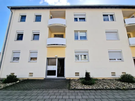 Hausansicht - Wohnung kaufen in Viersen - 4,53 % Netto-Mietrendite. Frisch renoviert, nur 158€ Hausgeld !!
